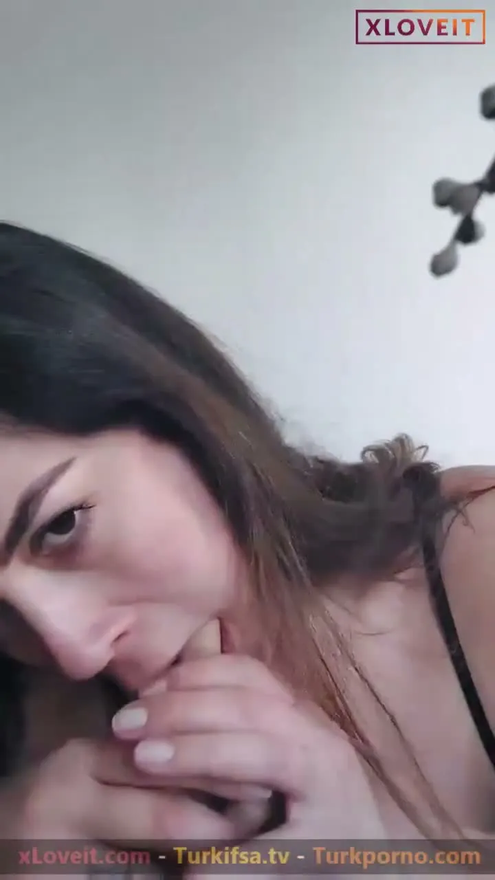 Lily W ifşa Canlı yayında genç sevgilisine amcık parmaklattı — Tango Lily W — Canlı Yayınlar