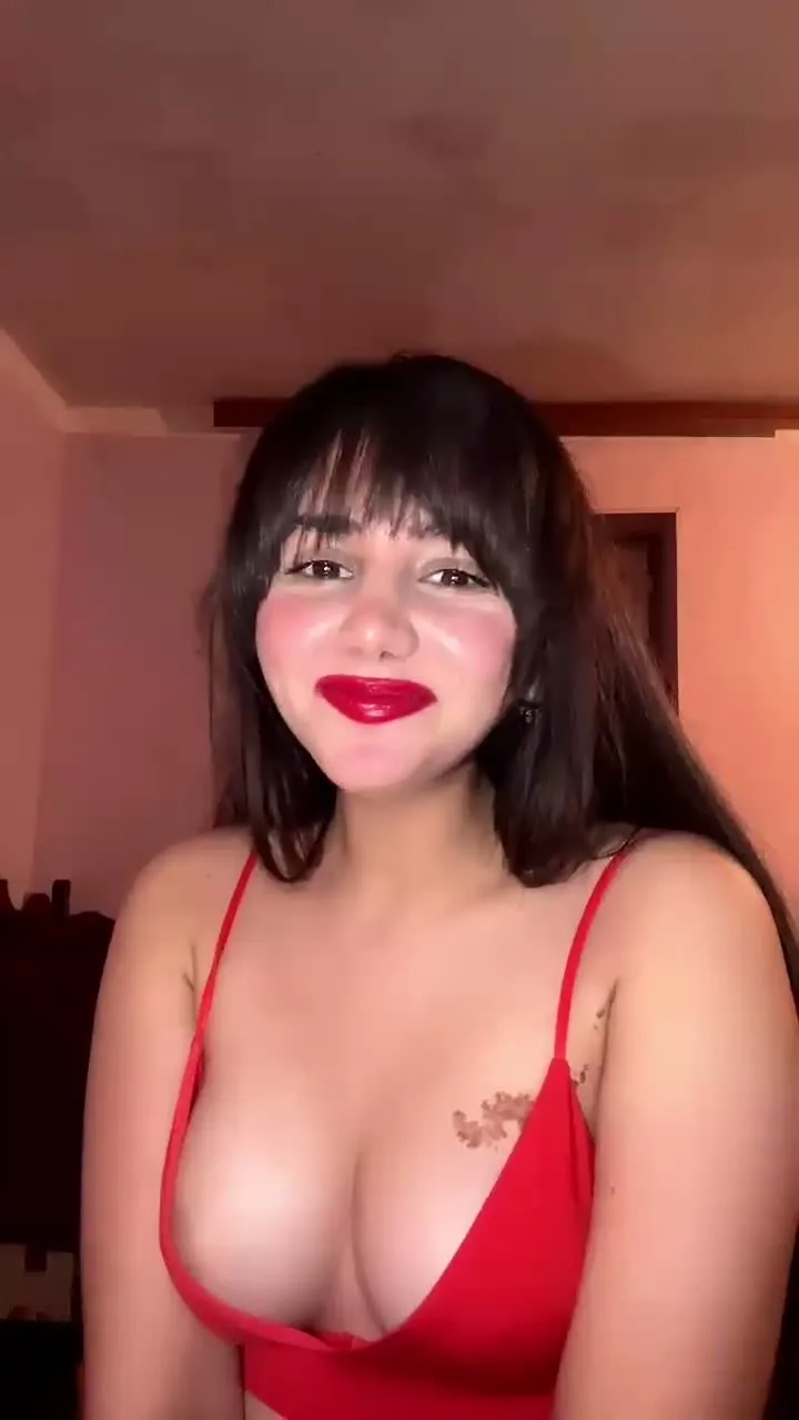 Liseli Leyla ifşa Sütyensiz canlı yayın seyret — Leyla — Canlı Yayınlar