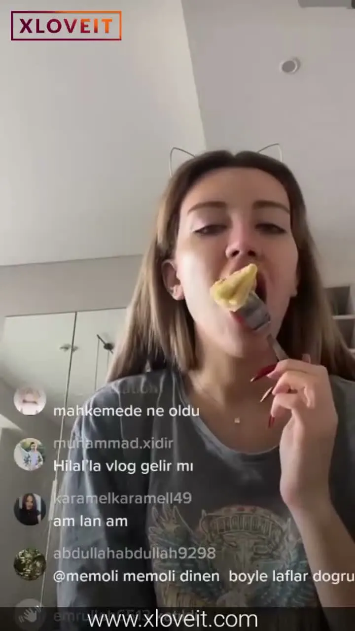 Mikaraun ifşa meme açıyor Mika — Vip Pornolar