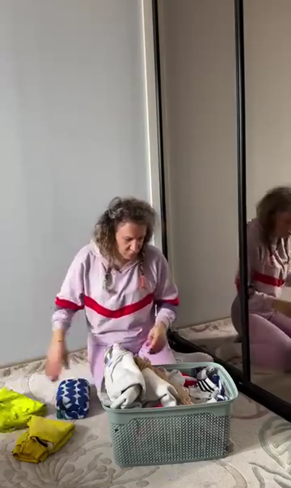 Özlem Aksu ifşa Makineden çıkan çamaşırları ayırdı — Özlem Aksu — Türk ifşa