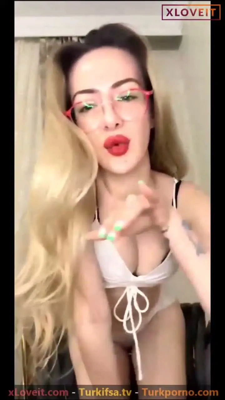 Öznur Güven nude Dantelli külotuyla kalça show — Öznur Güven — Canlı Yayınlar