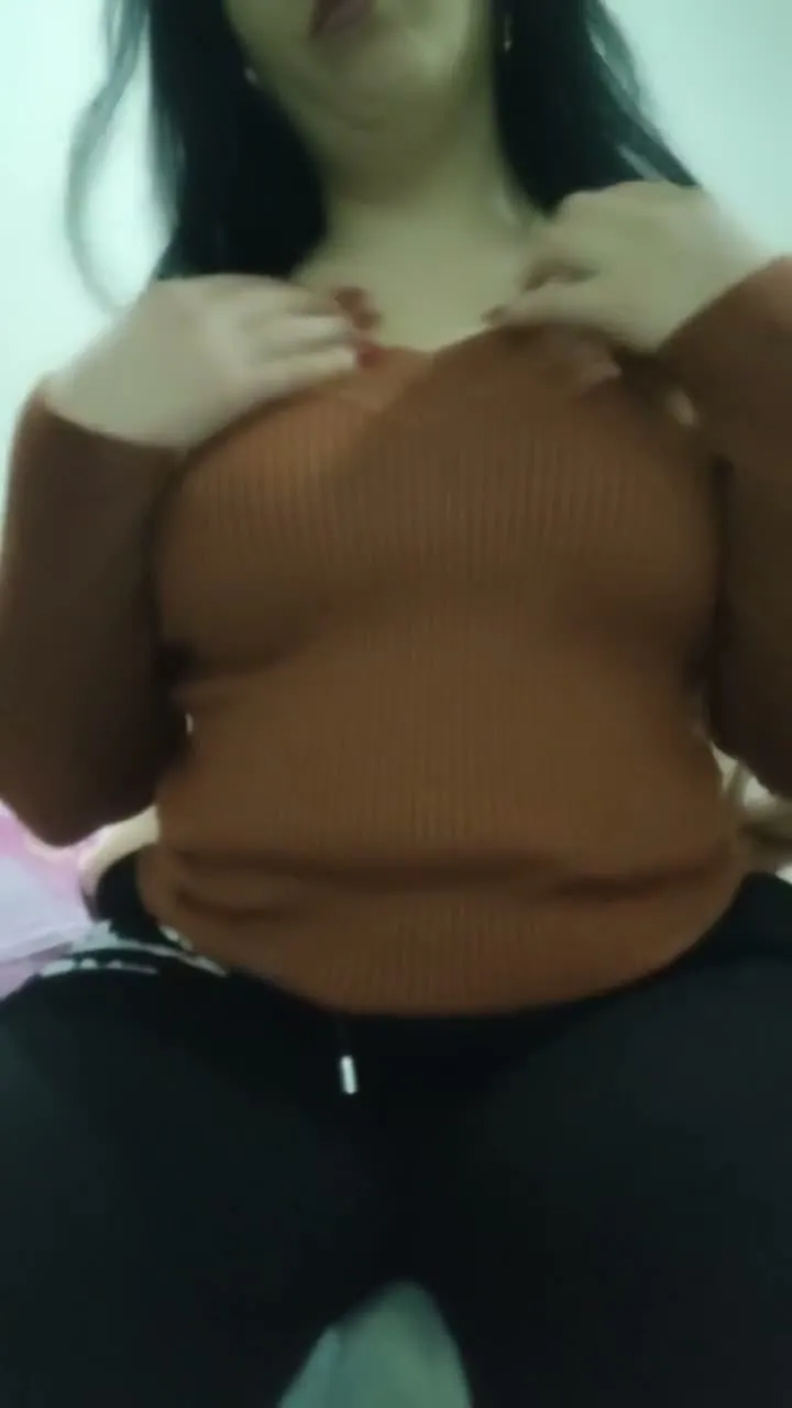Prenses ifşa Kocaman meme uçlarını gösterdi — Prenses — Canlı Yayınlar
