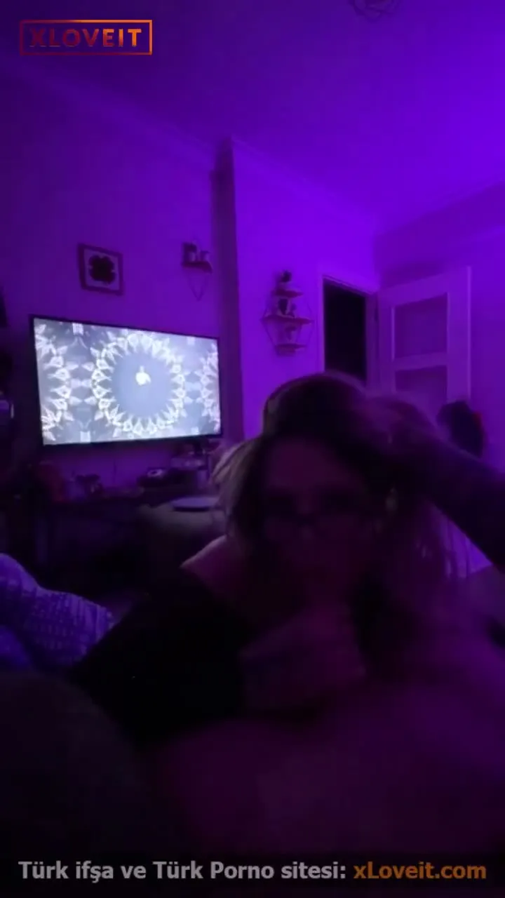 Sakso izle Erkeğini nasıl mutlu edeceğini biliyor — Amatör Porno