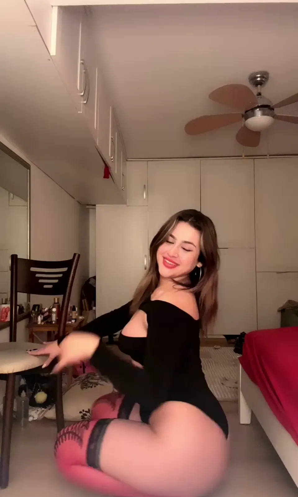 Tango irina ifşa Seksi hatun yerde domaldı — Tango irina — Canlı Yayınlar