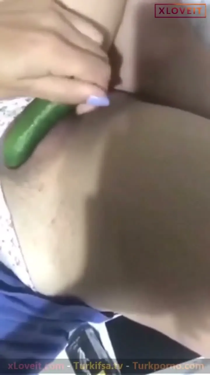 Yazgı ifşa Azgın hatun amına salatalık soktu — Canlı Yayınlar