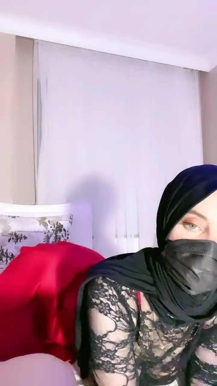 Türbanlı Boncuk ifşa Kırmızı jartiyerli yayın yaptı — Türbanlı Boncuk — Canlı Yayınlar