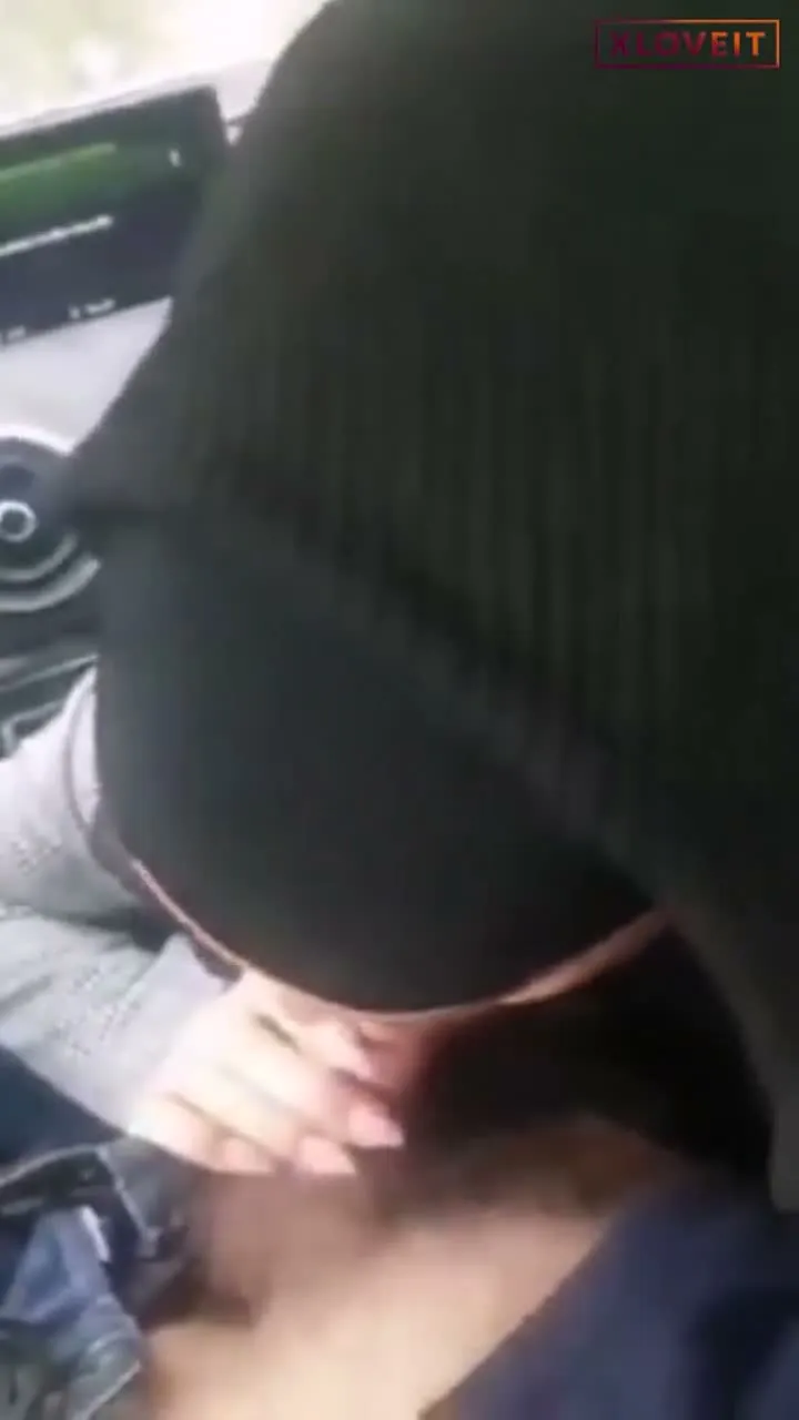 Türbanlı Sakso Arabada Müslüman gurbetçi kız — Arabada — Amatör Porno