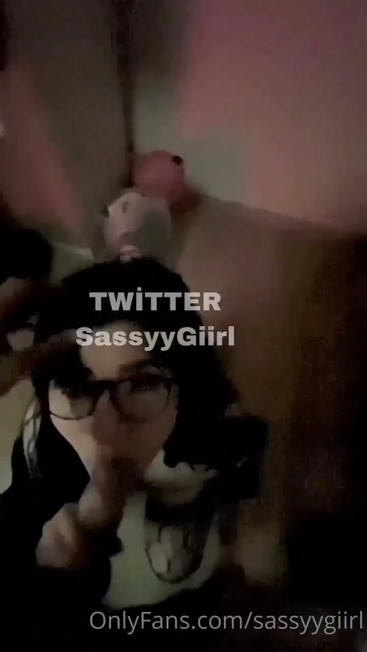 Sakso Porno MinyonQueen Neşe Mert Sassyygiirl seyret — Minyonqueen — Konulu Porno